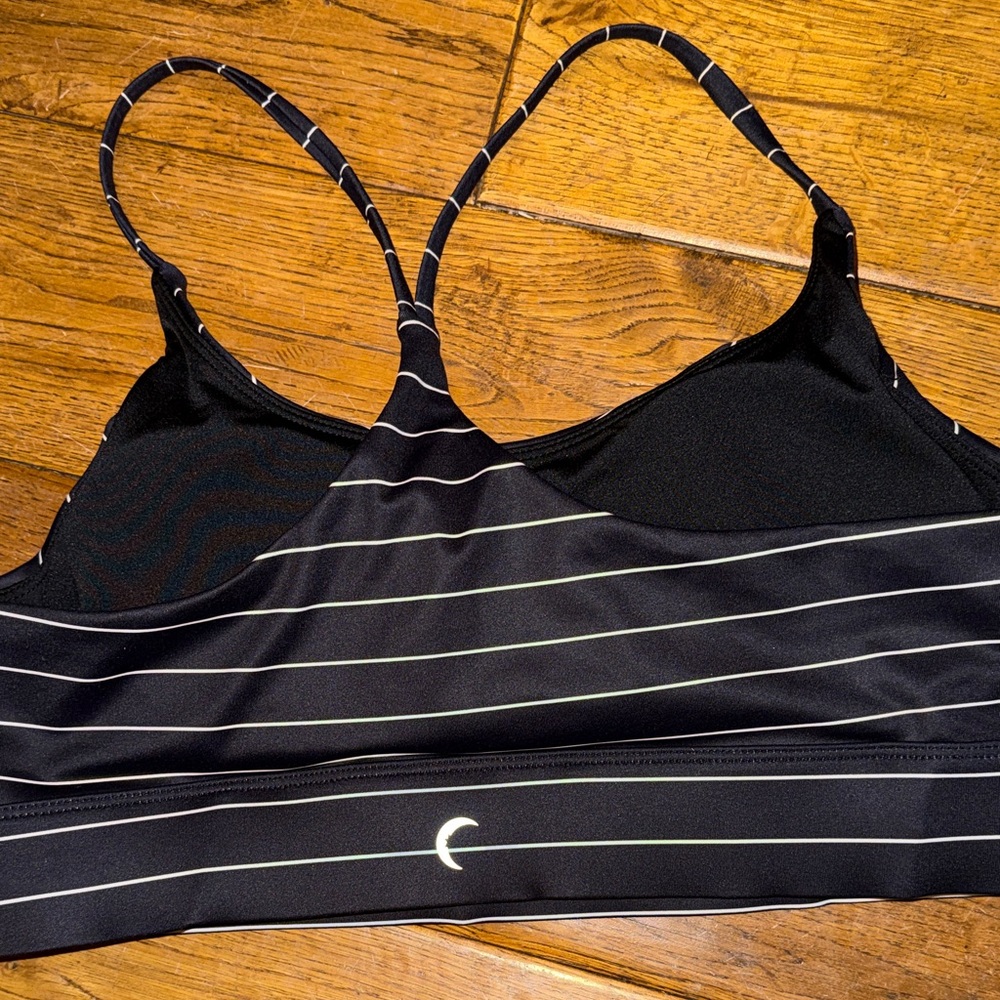 Zyia Active Striped Black and White Women's Sports Bra and leggings Set - Picture 7 of 9
